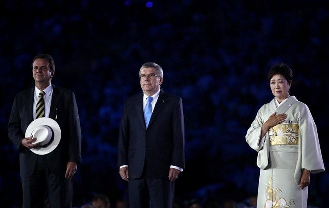 8 giờ 20 phút (giờ Việt Nam), ngọn đuốc của Olympic Rio 2016 đã ngừng cháy, tiếp đến là phần biểu diễn của các nghệ sĩ nước chủ nhà thay cho lời tạm biệt của người dân Rio gửi đến toàn thế giới.